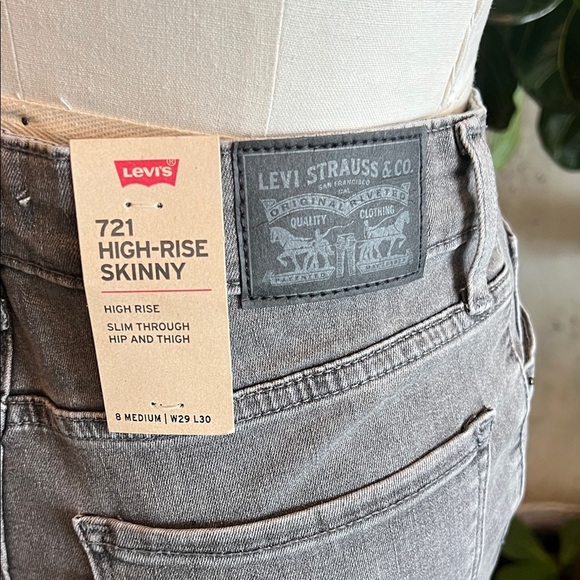 Levi's Women's Gray Skinny Jeans - Picture 5 of 9